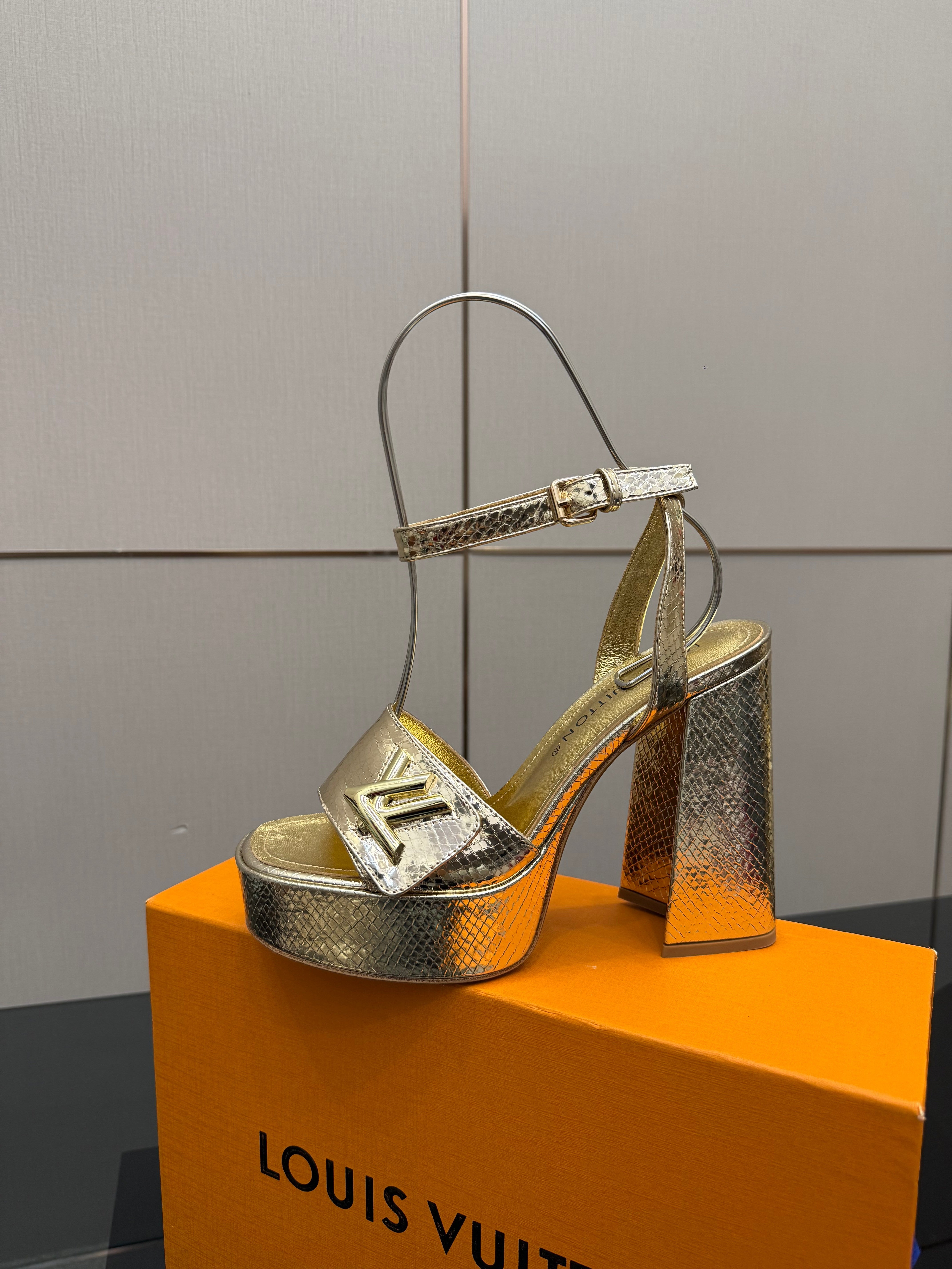 LV 26ss Platform Sandals 110 Metallic Gold Embossed Snakeskin Leather 629612