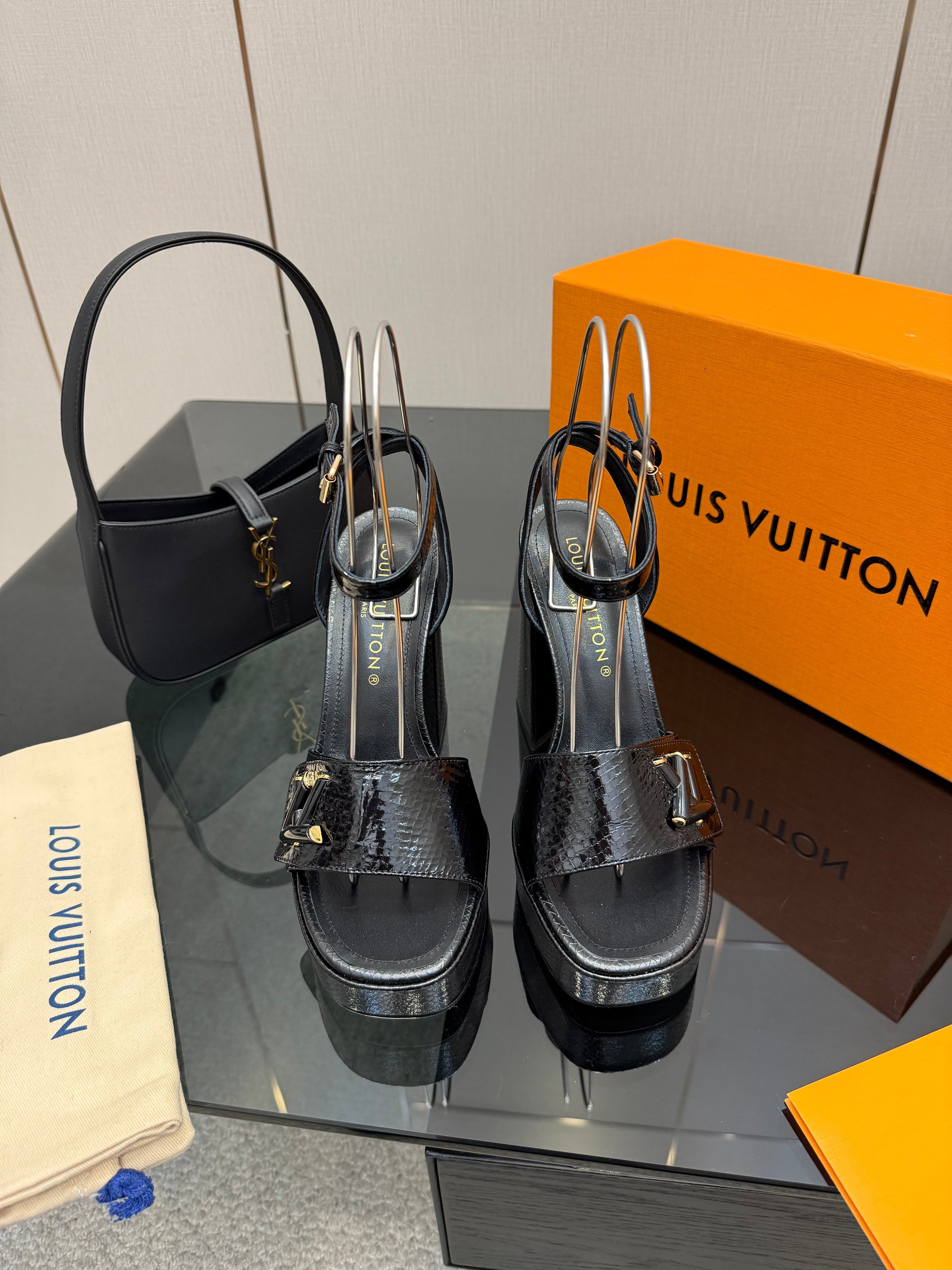 LV 26ss Platform Sandals 110 Black Embossed Snakeskin Leather 629613