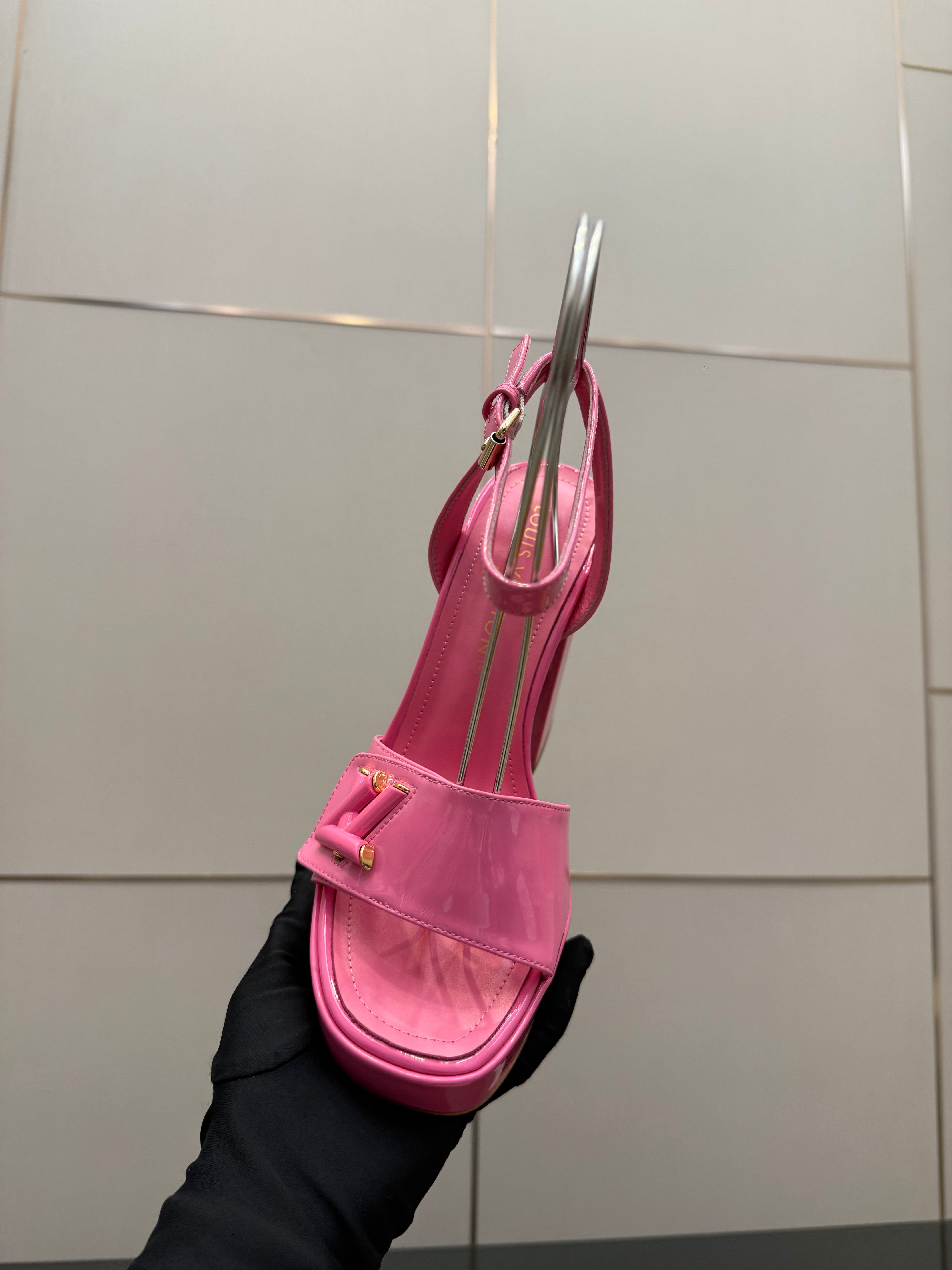 LV 26ss Platform Sandals 110 Pink Patent Leather 629617