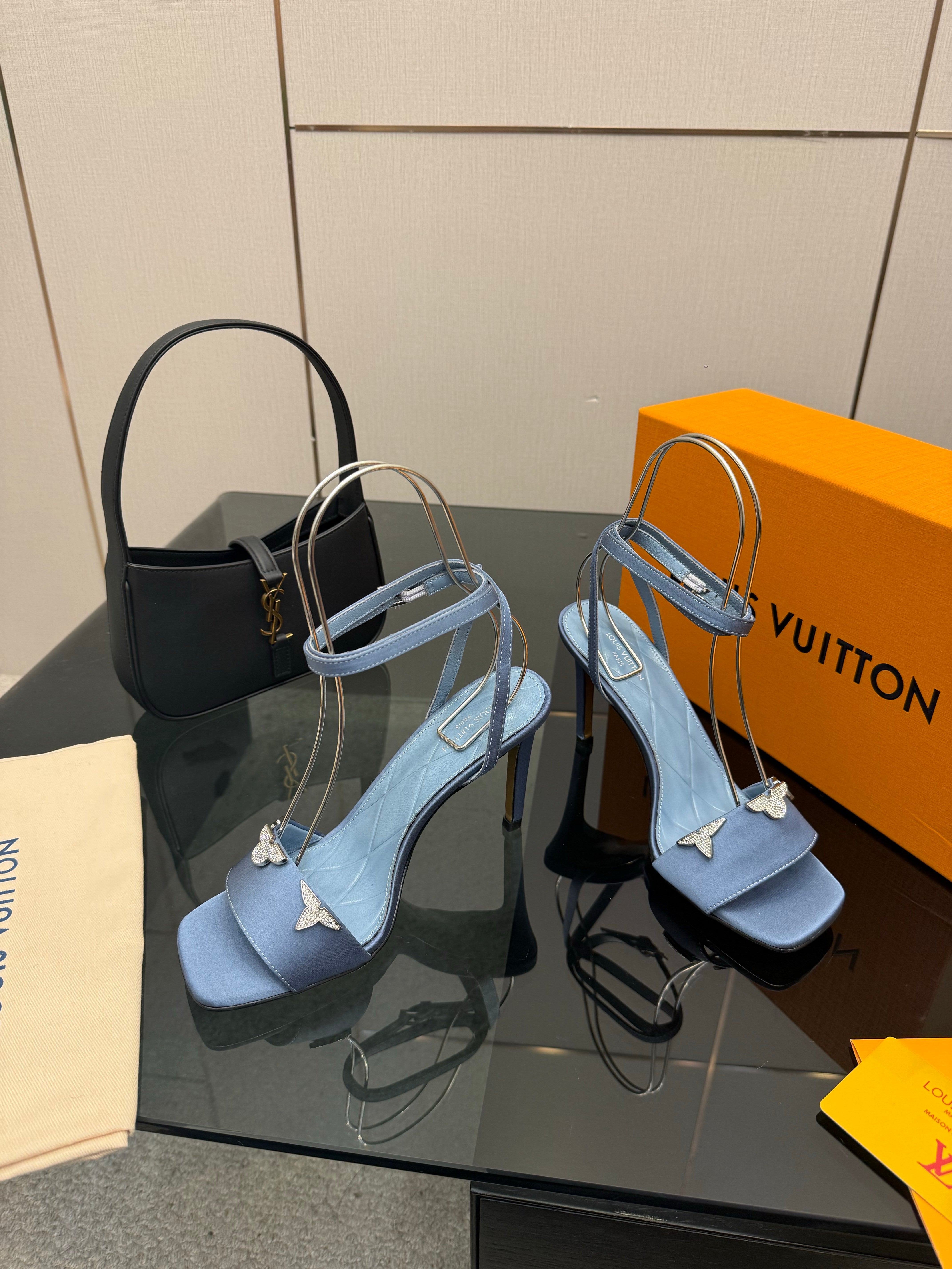 LV 26ss High Heeled Sandals 100 Light Blue Satin Leather 629623