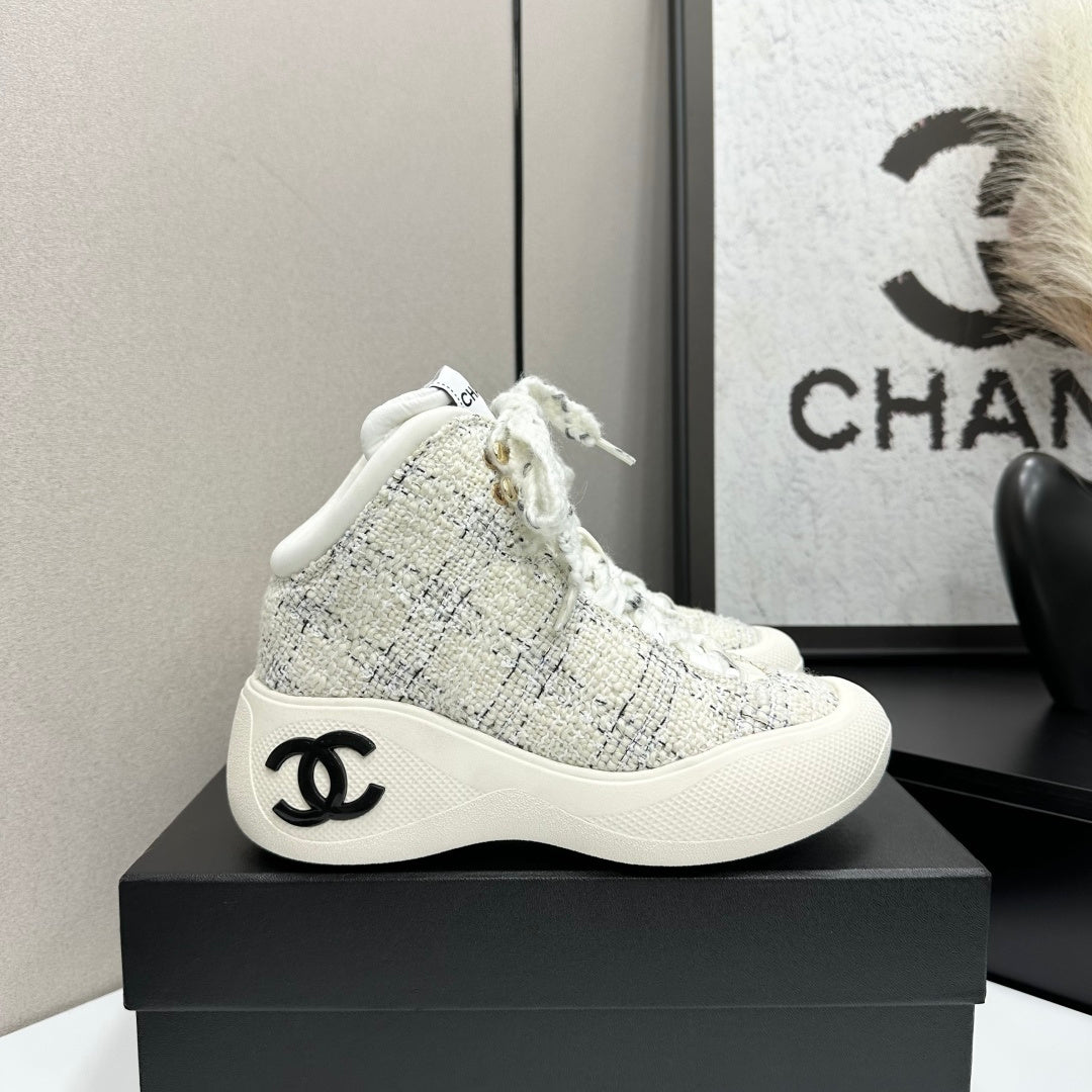 CC 26s Casual Sneakers Ivory Black Fabric Sheepskin 626369