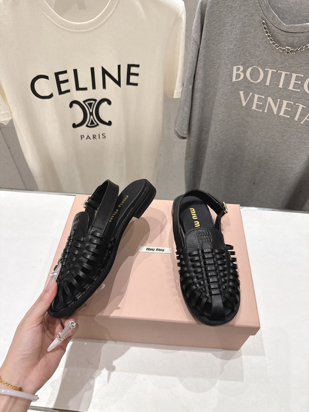 Miumiu 26ss Flat Sandals Black Woven Cowhide 713123