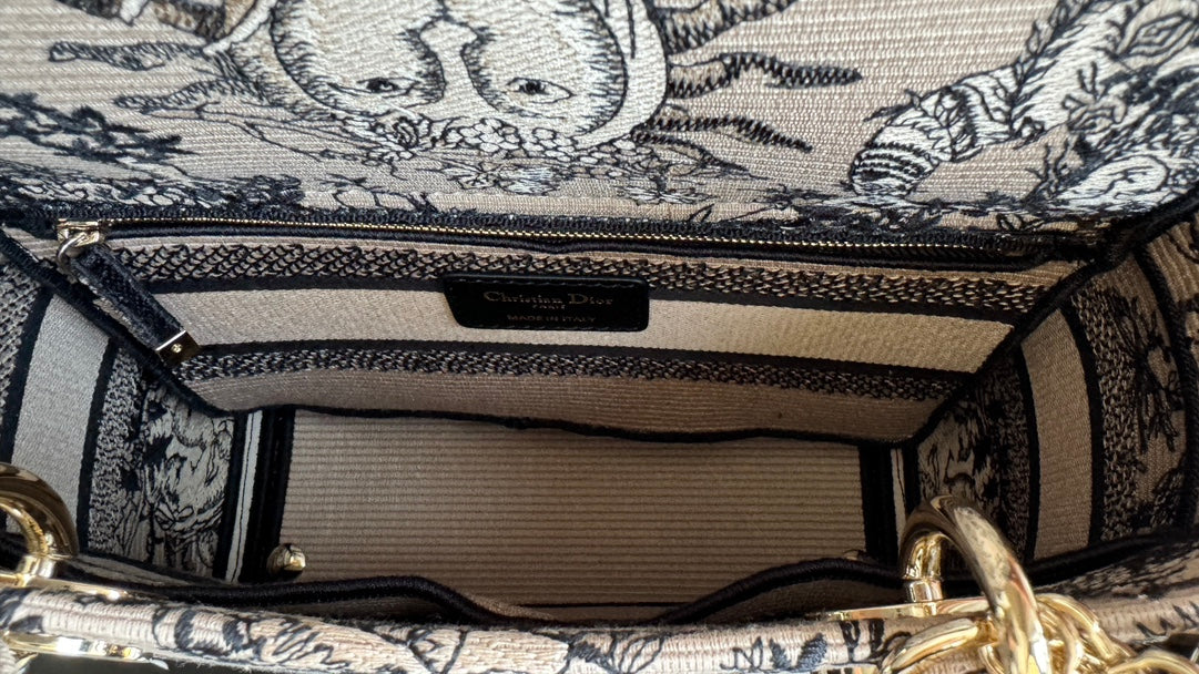 medium lady 24 black beige embroidery