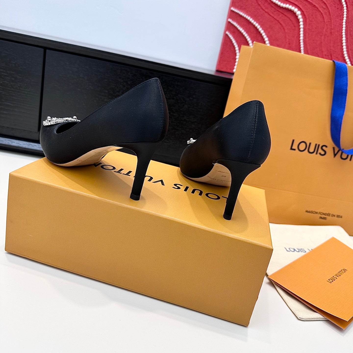 LV 26s  Pointed-Toe High Heels 75 Black Premium Satin 622453