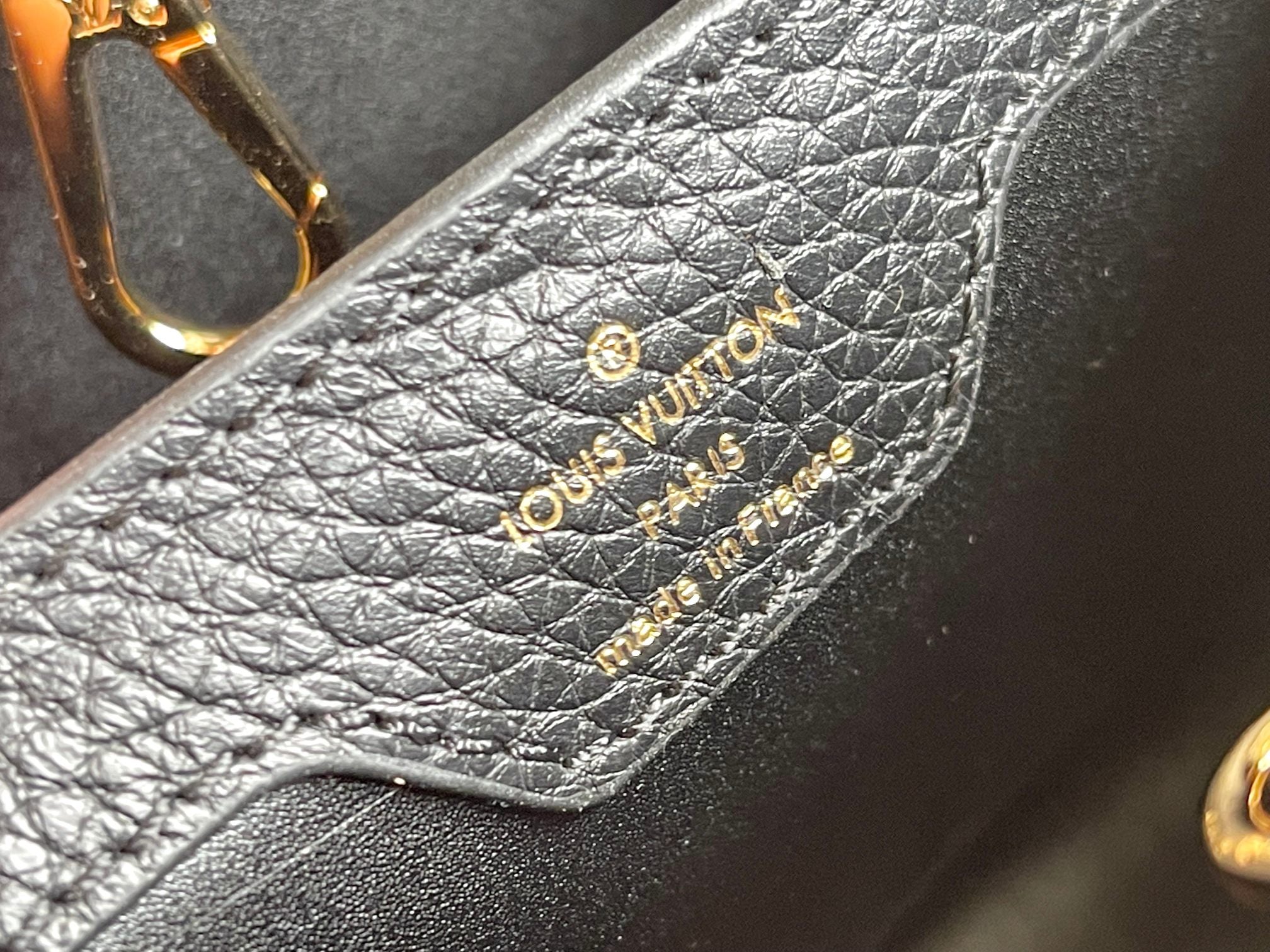 CAPUCINES BB 27 BLACK TAURILLON GOLD HARDWARE