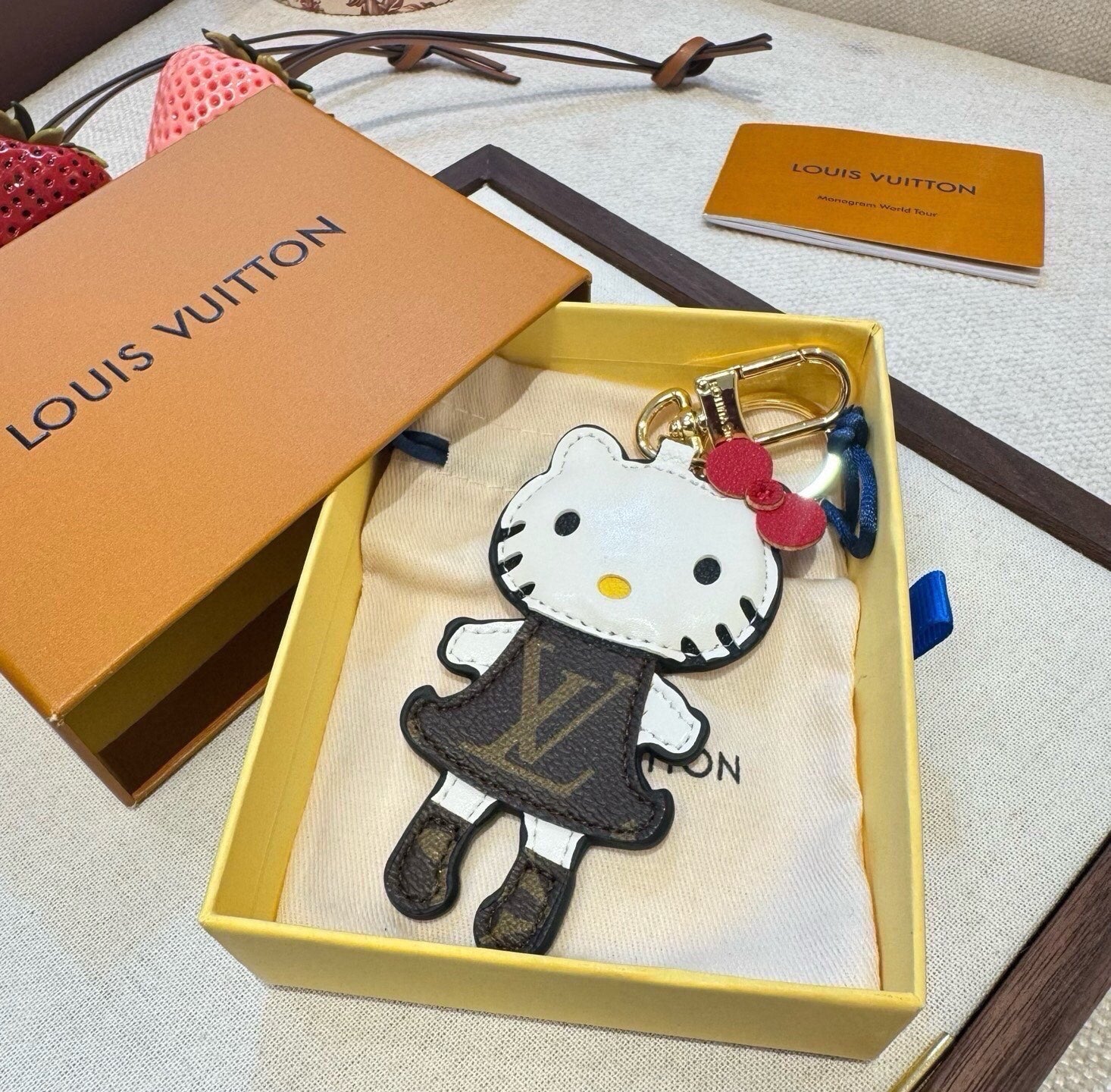 LV Hello Kitty Charm 381941
