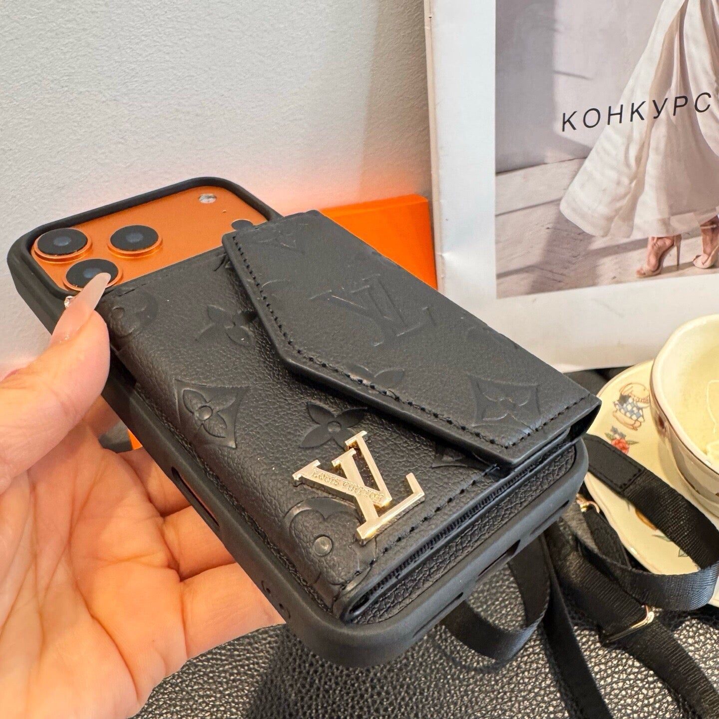 Louis Vuitton Card Holder Crossbody Phone Case 393895