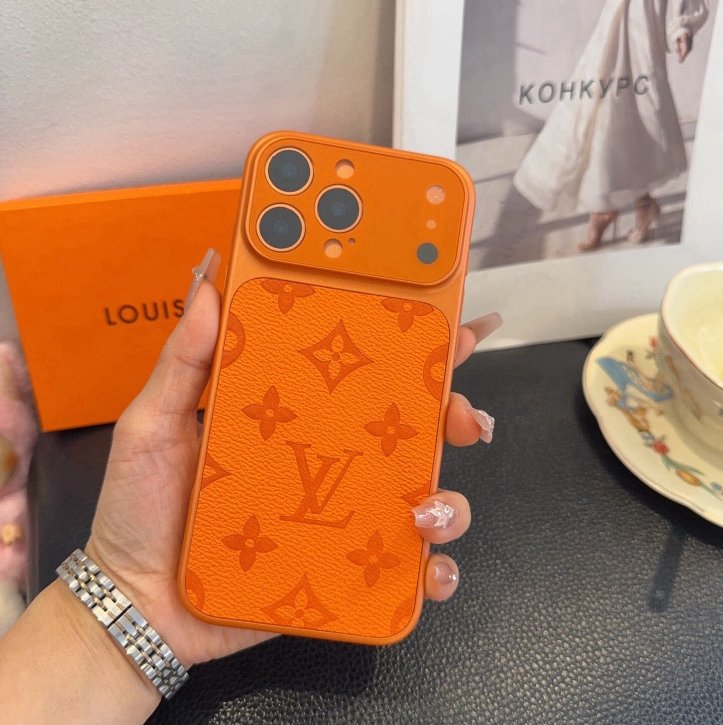 Louis Vuitton Monogram Instant Camera Phone Case 393909