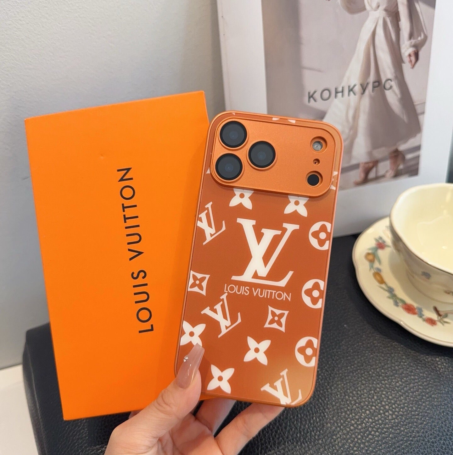 Louis Vuitton White Logo Monogram Card Holder Phone Case 400367