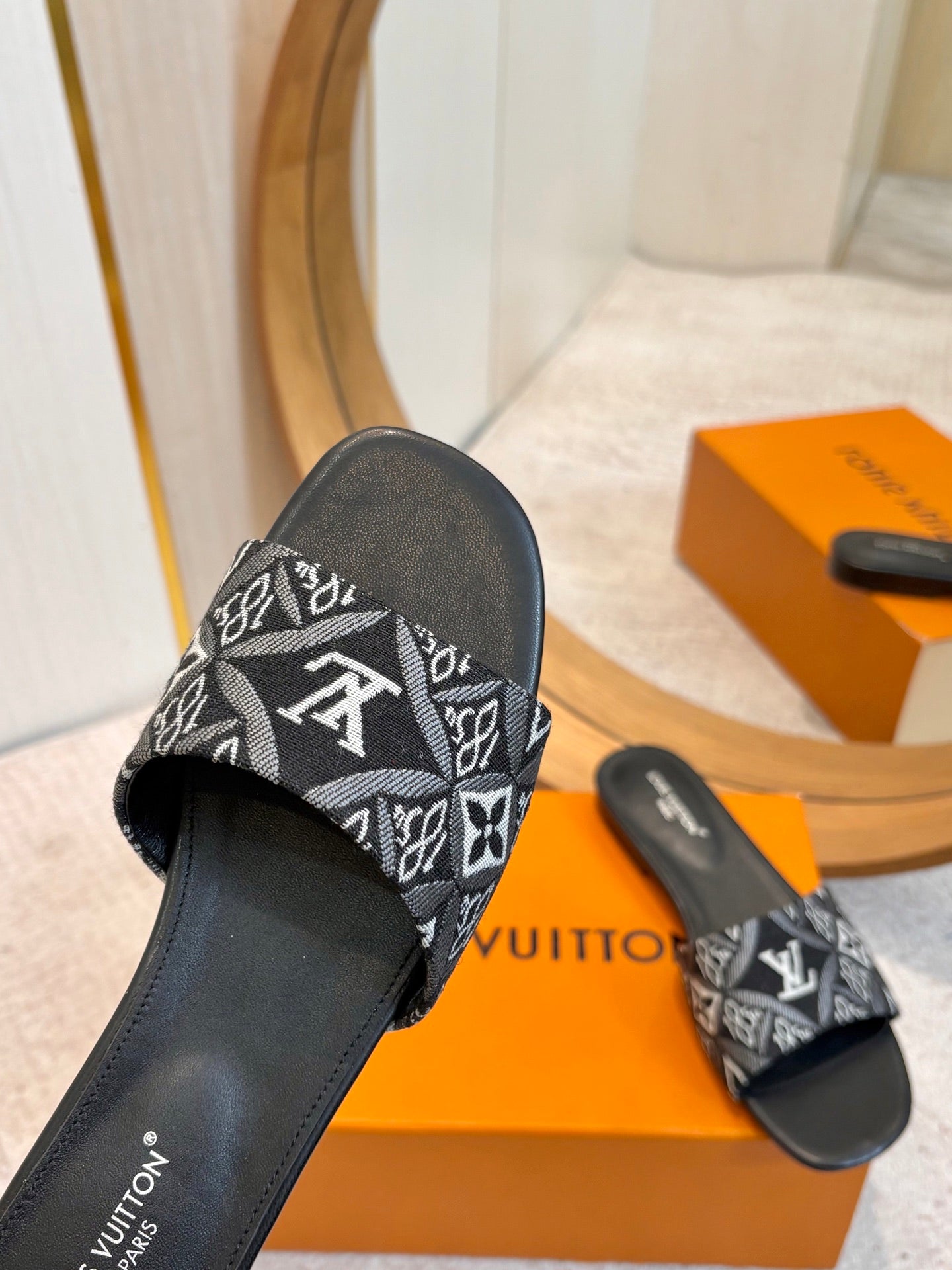 LV 26ss Slippers Black White Denim Leather 671237