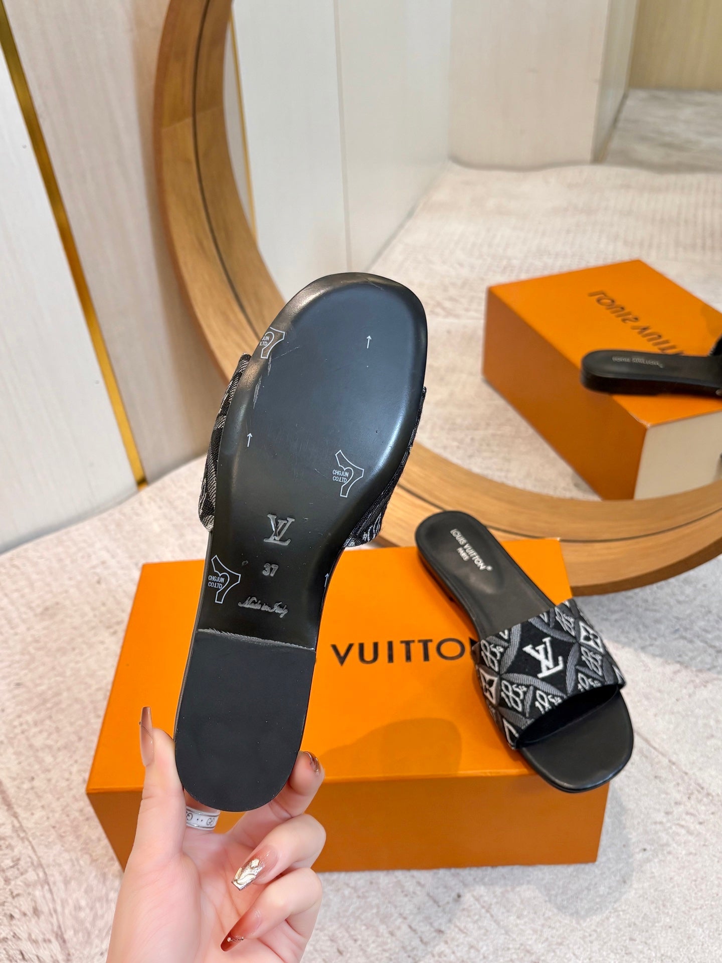 LV 26ss Slippers Black White Denim Leather 671237