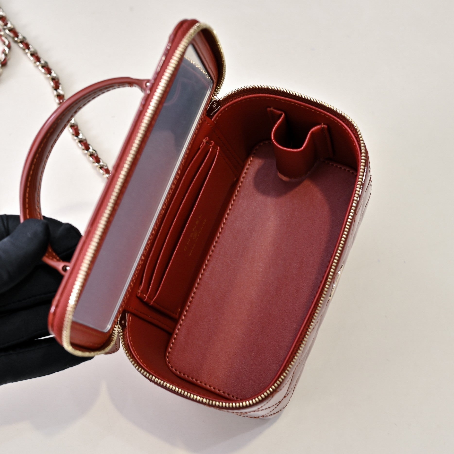 CC 24P Vanity Top Handle 16.5cm Red Patent Calfskin Light Gold Hardware