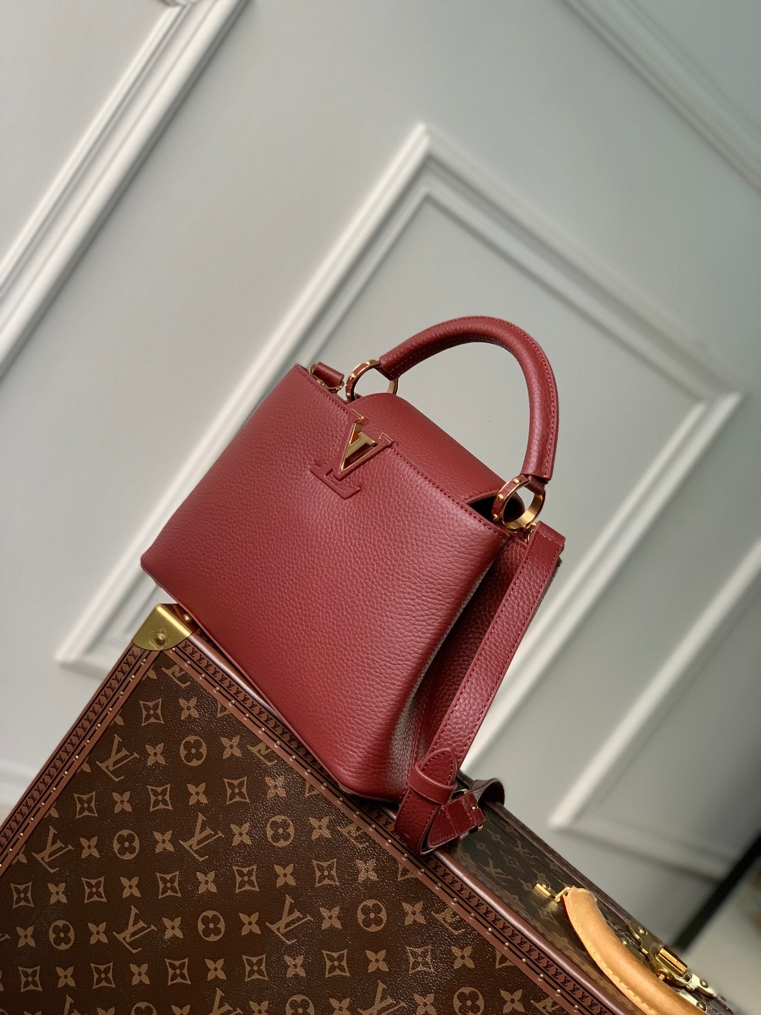 CAPUCINES BB 27 BURGUNDY TAURILLON MOP GOLD HARDWARE