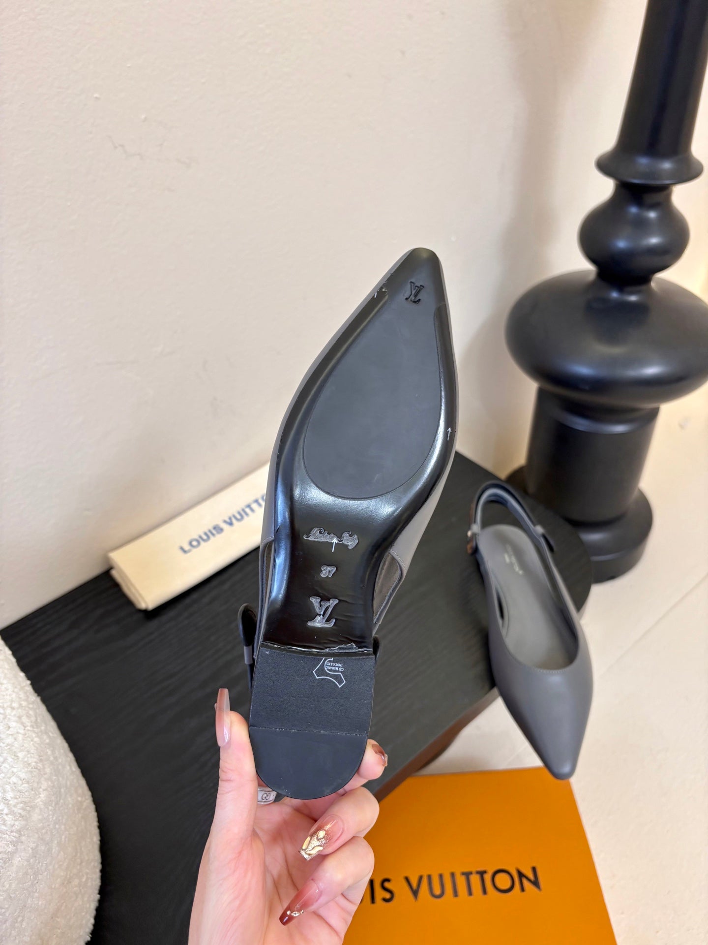 LV 26ss Legacy Slingback Flat Gray Sheepskin 627237