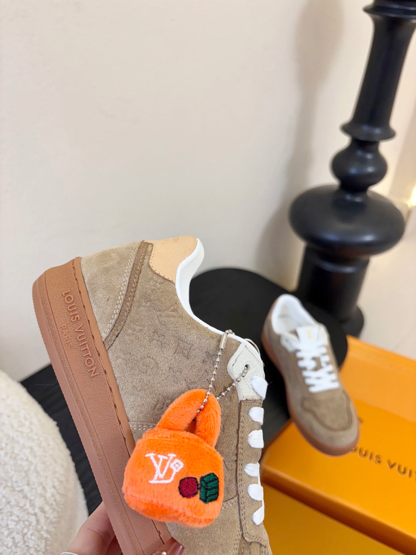 LV 26ss Lagoon Sneaker Light Brown Suede 627297