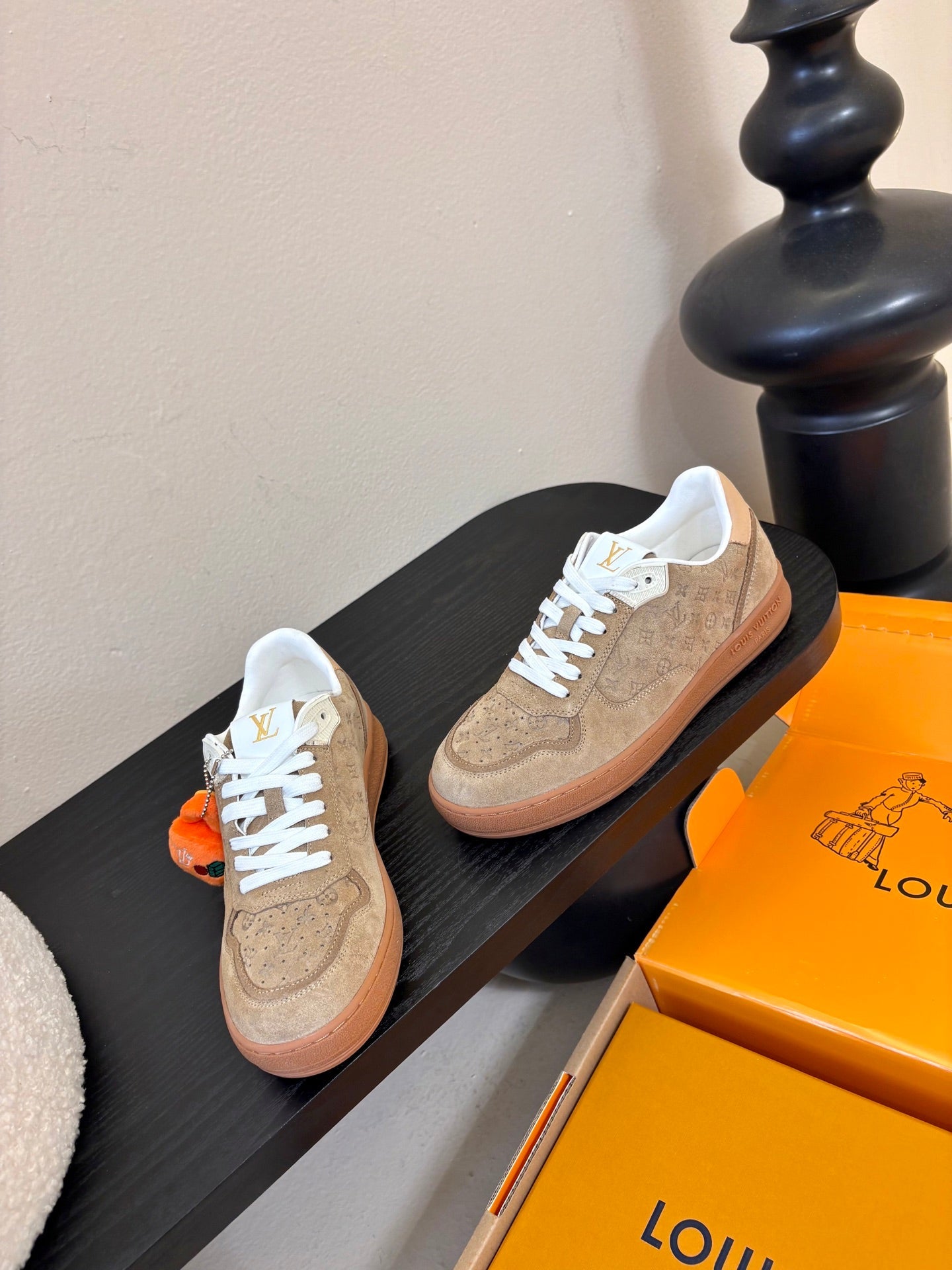 LV 26ss Lagoon Sneaker Light Brown Suede 627297