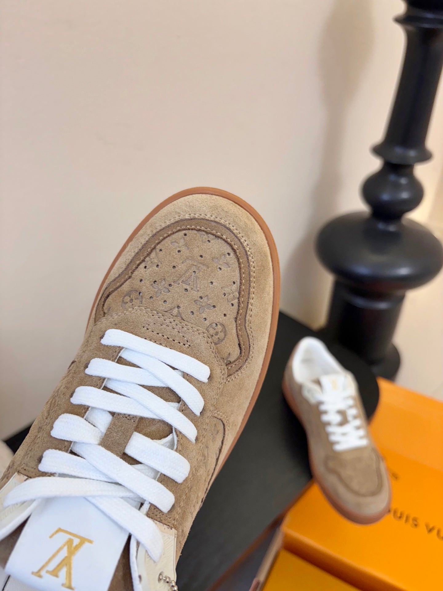 LV 26ss Lagoon Sneaker Light Brown Suede 627297