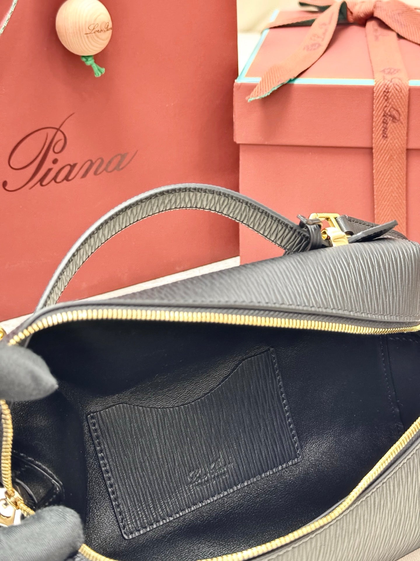 LP 2026 Extra Bag L23 Black/Sun Gold Lambskin