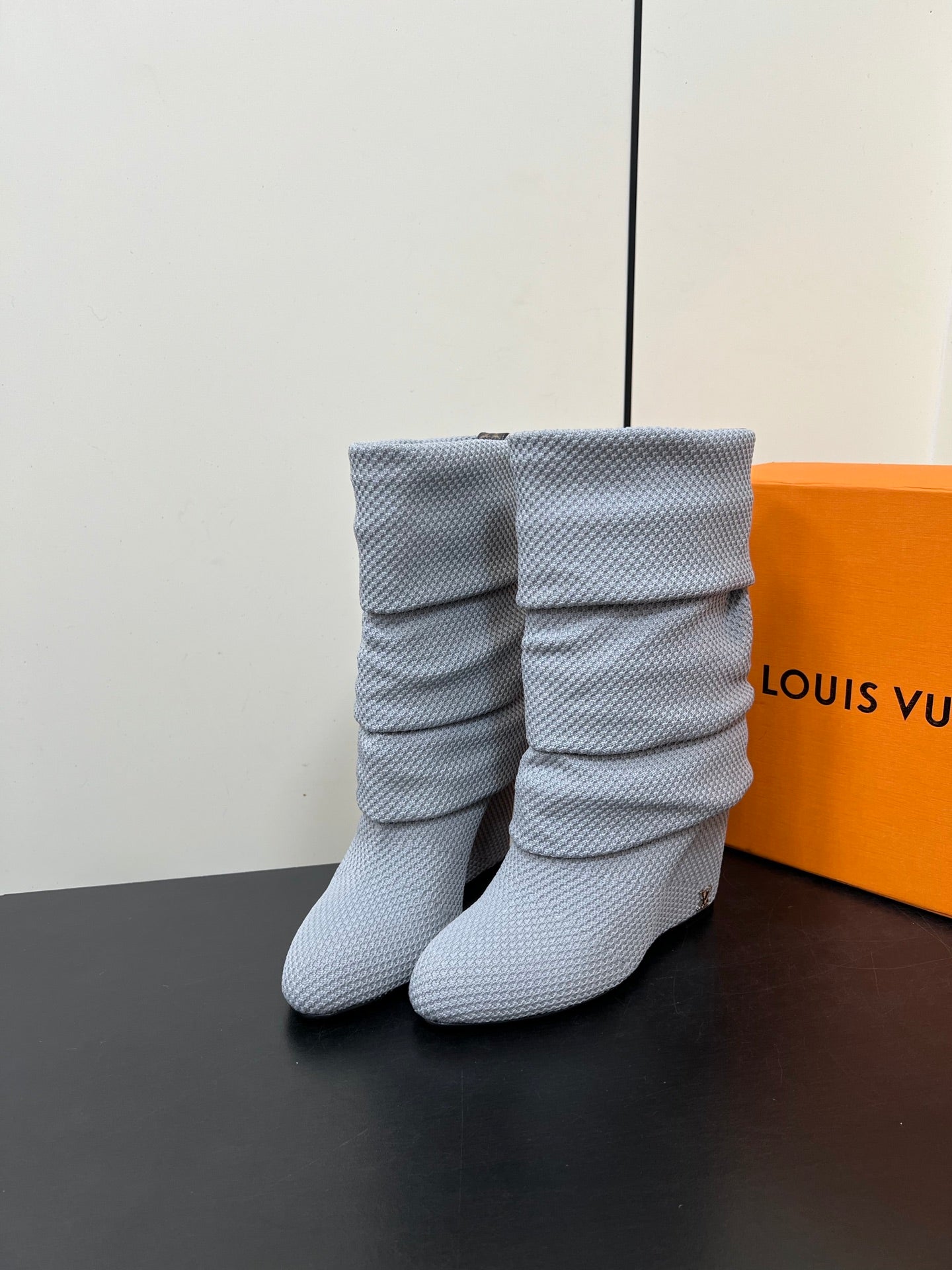 LV 26s Mid-Calf Boots 110 Gray Knit Fabric 619402