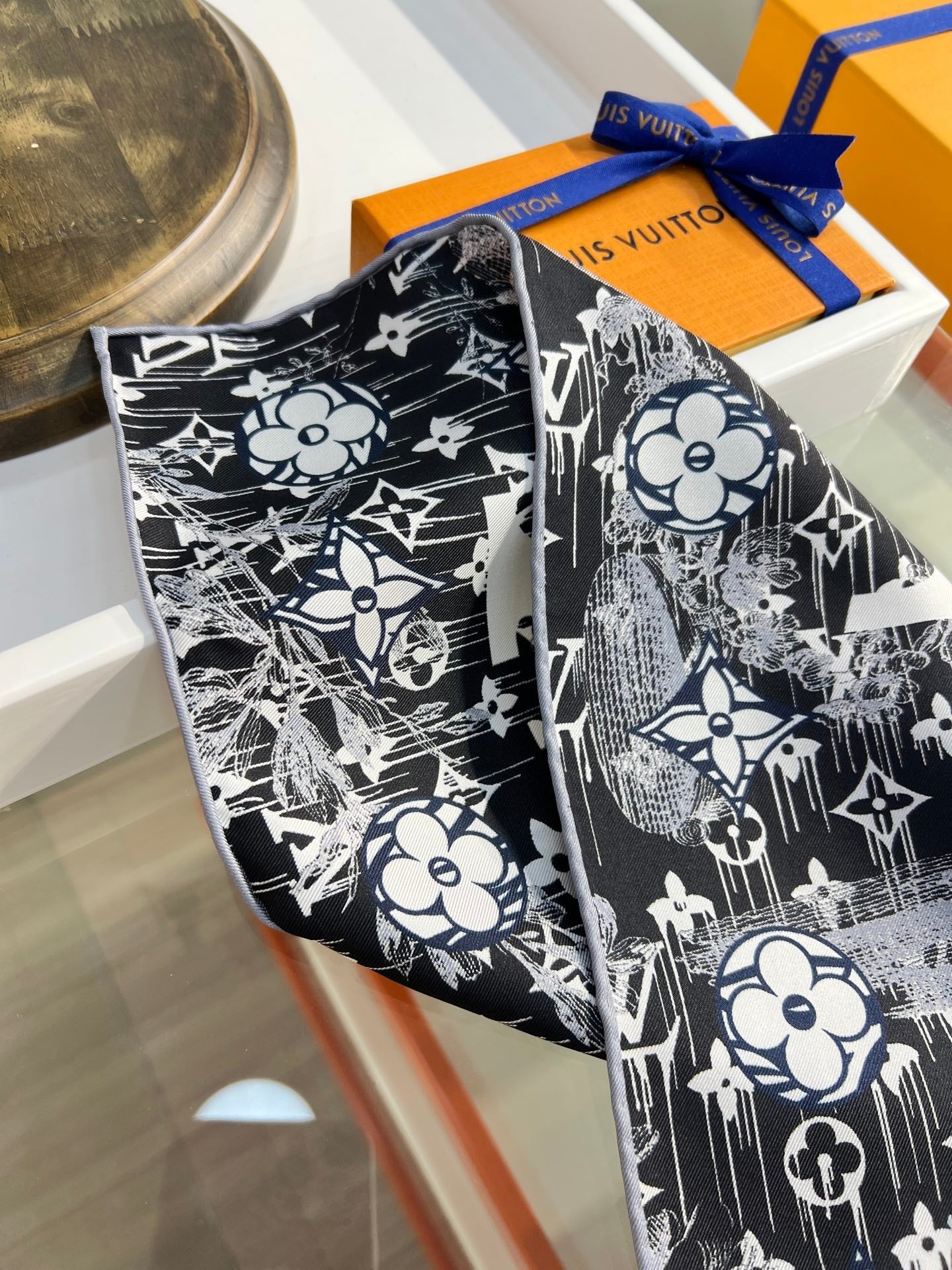 LV Double Sided Scarf 90 Black White Mulberry Silk 168821