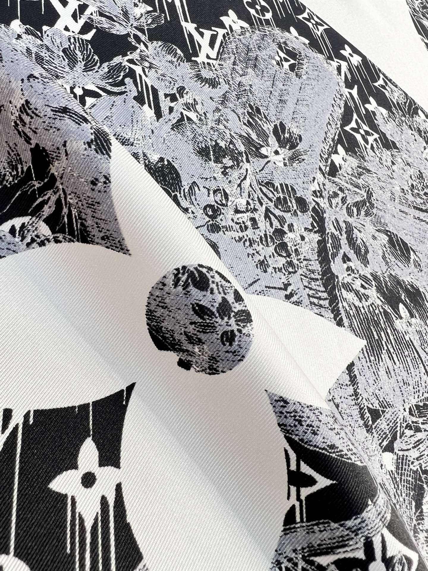 LV Double Sided Scarf 90 Black White Mulberry Silk 168821
