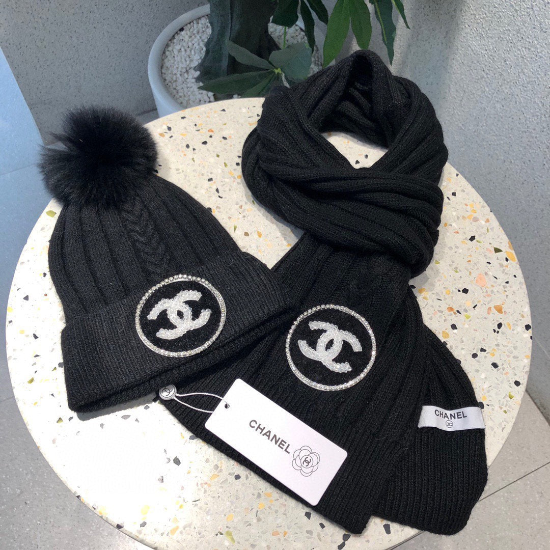SET BEANIE HAT AND SCARF IN BLACK WOOL 424024