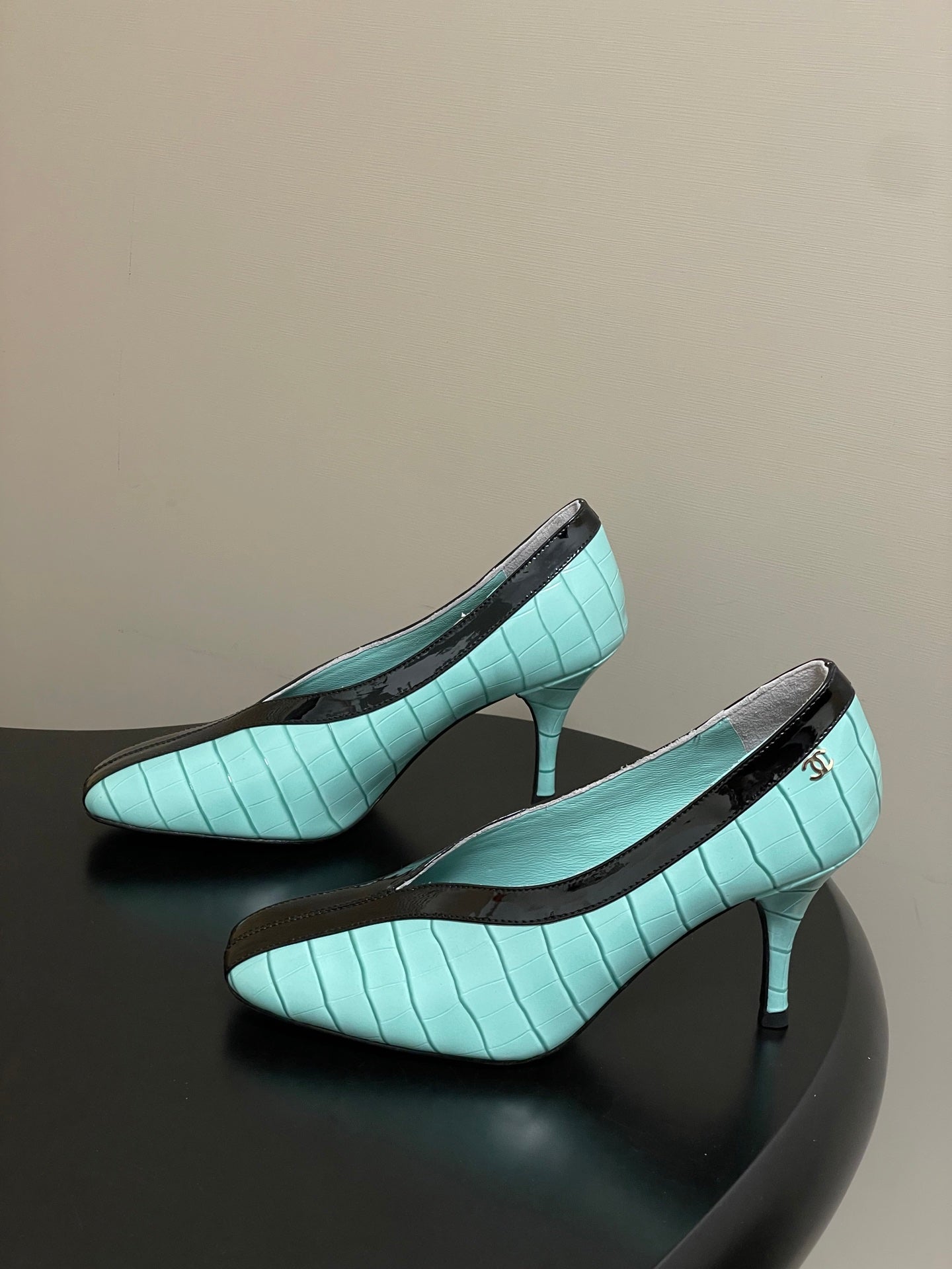 CC 26 Crocodile-embossed Pump Calfskin