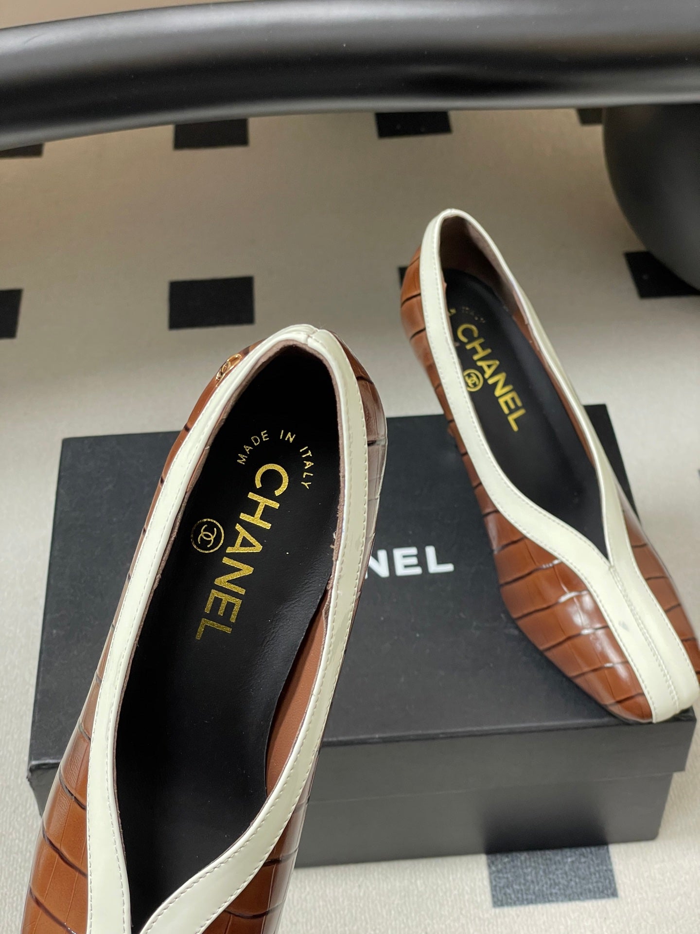CC 26 Crocodile-embossed Pump Calfskin