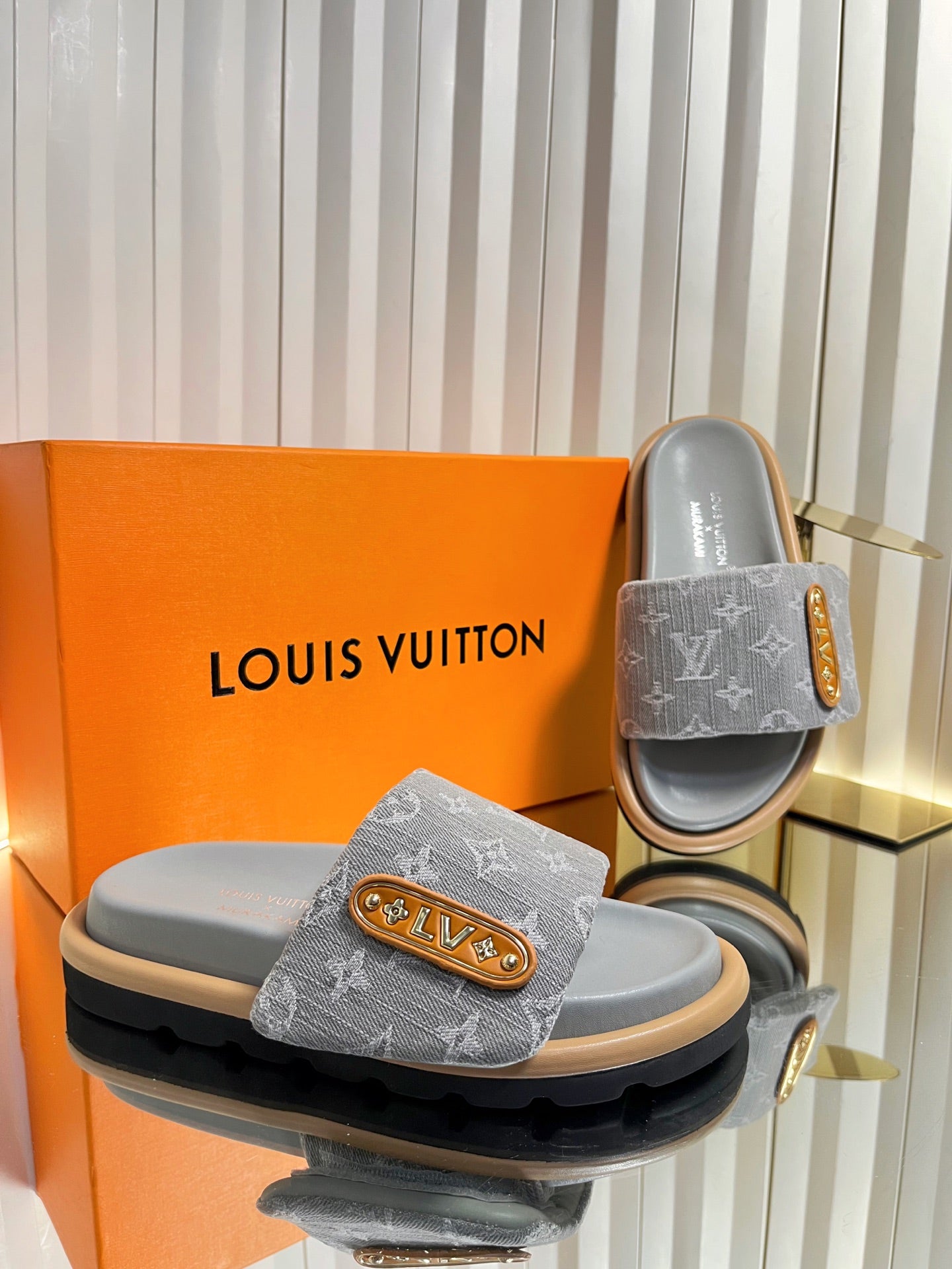 LV 26s Slippers Gray Denim Sheepskin 616356
