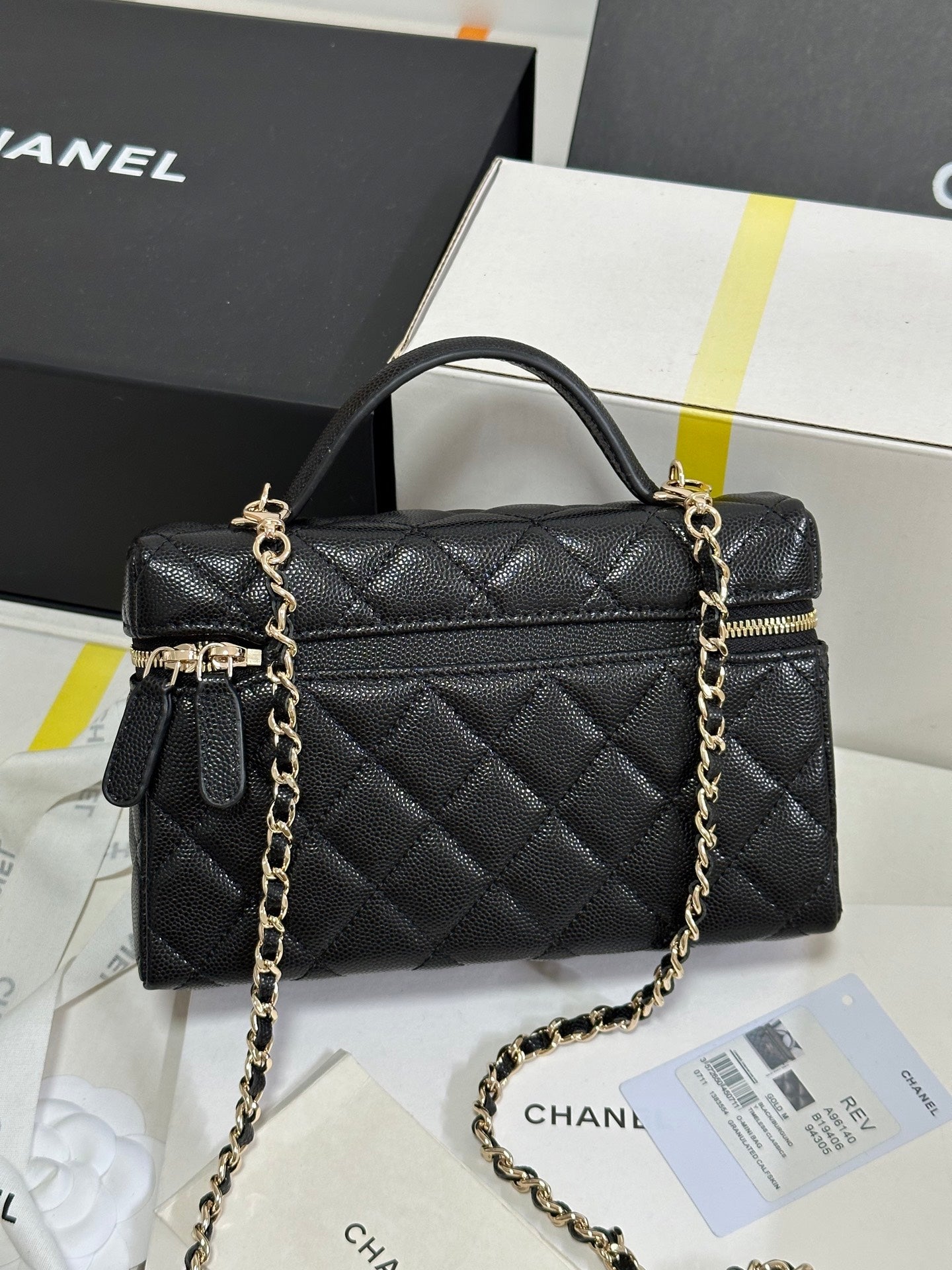 CC 25P Vanity Case 19.5cm Black Calfskin Heart Rhinestone 243613