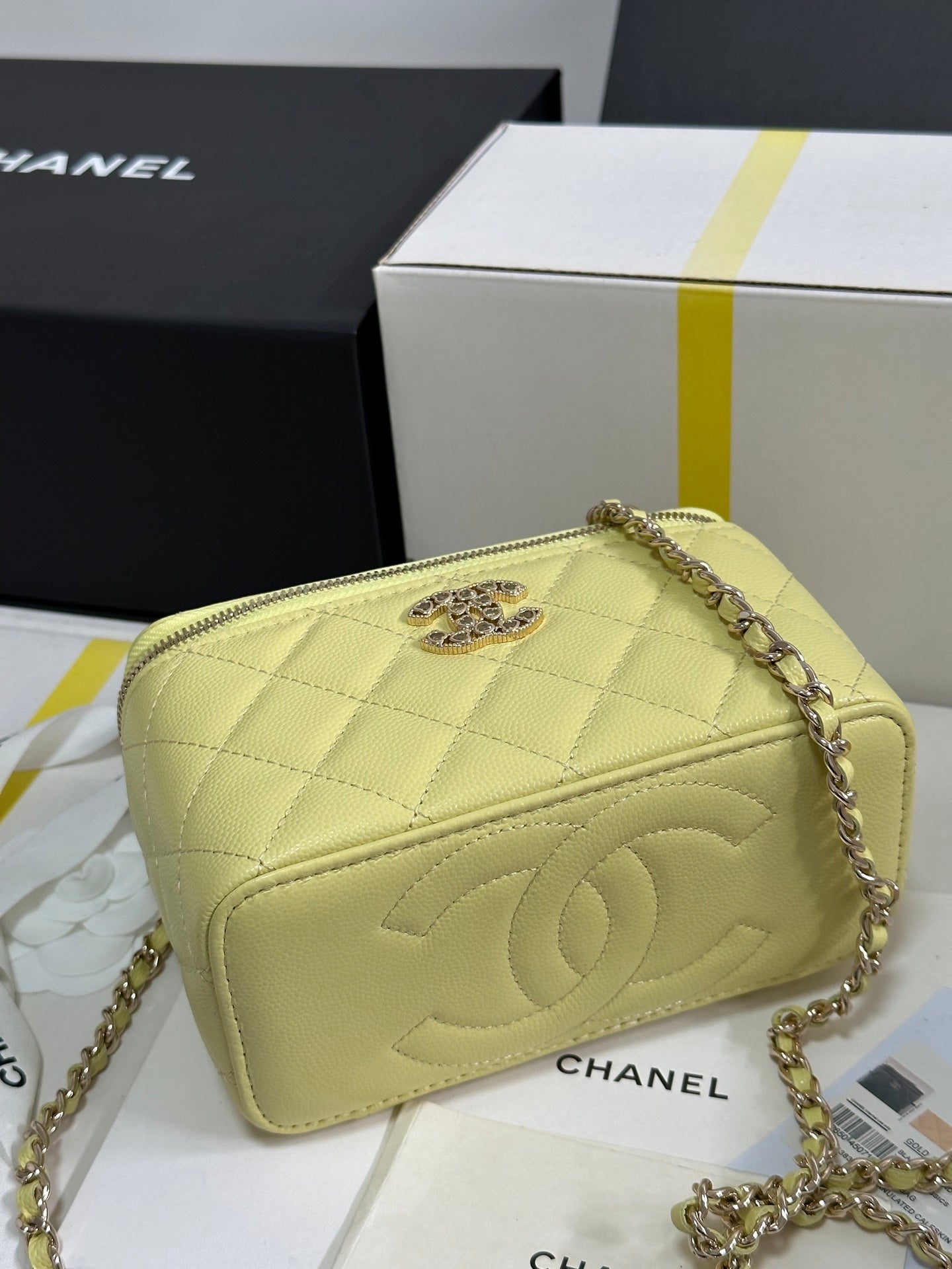 CC 25C Vanity Case 17cm Yellow Caviar Leather Heart Rhinestone Light Gold Hardware 243418