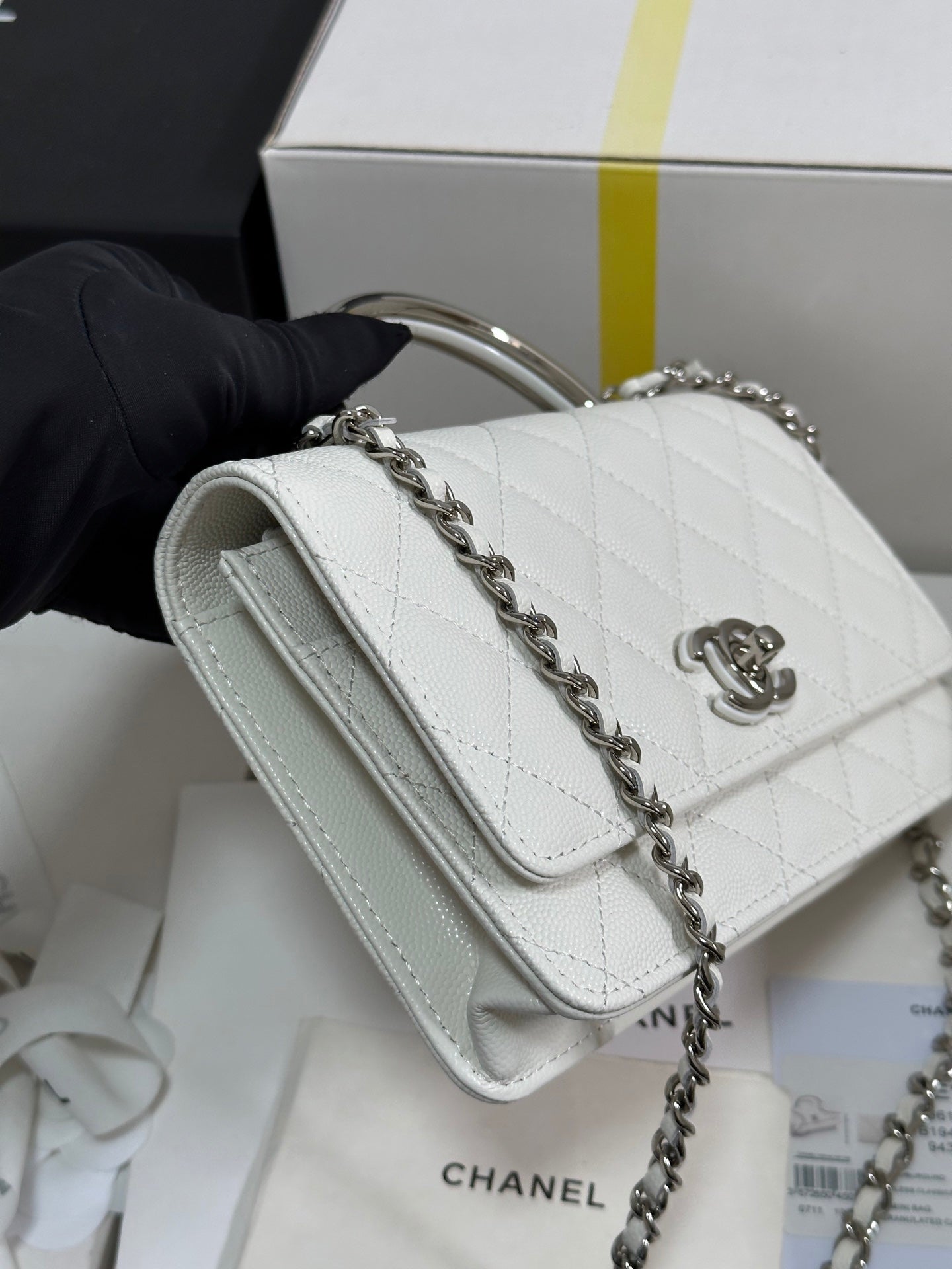 CC 25P Wallet Woc Handle 19cm White Leather Silver Hardware 243451