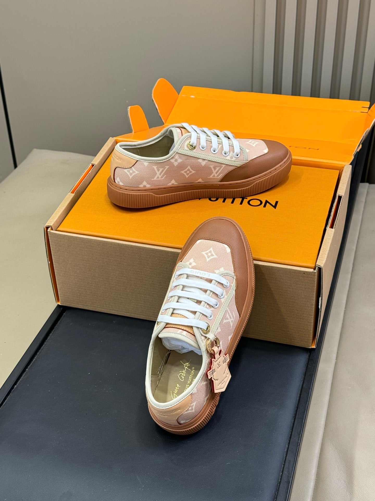 LV 26ss Sneaker Brown Light Pink Monogram Denim Cowhide 621180