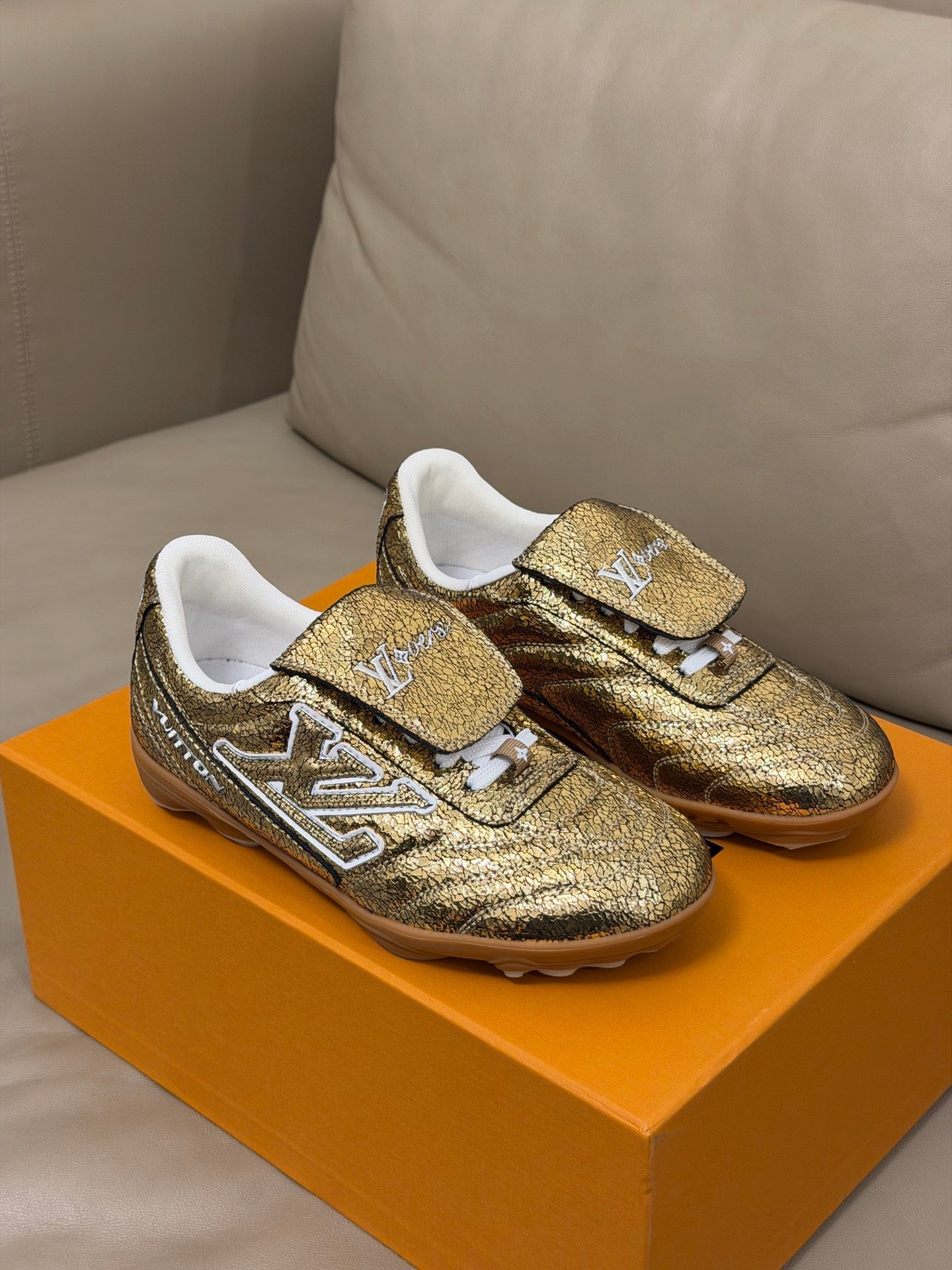 LV x Pharrell Footprint 26ss Sneaker Gold Pebble Leather 621149