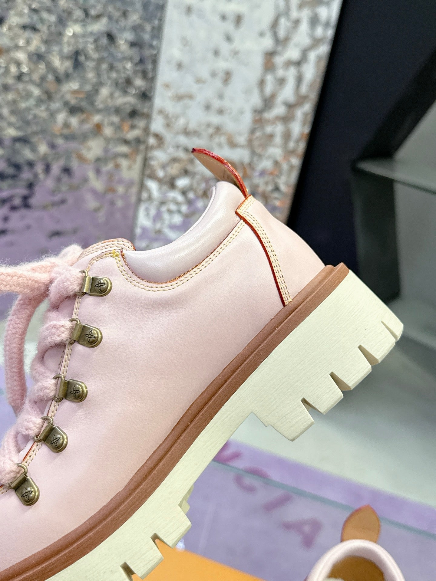 LV 26ss Sneaker Light Pink Sheepskin 672125