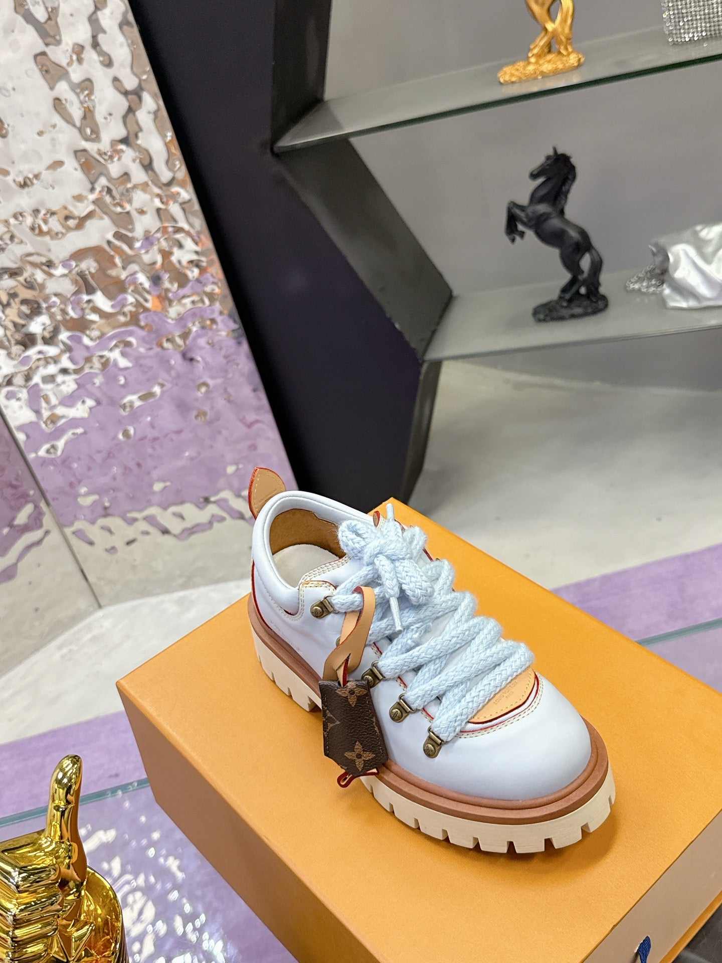 LV 26ss Sneaker Baby Blue Brown Sheepskin 672129