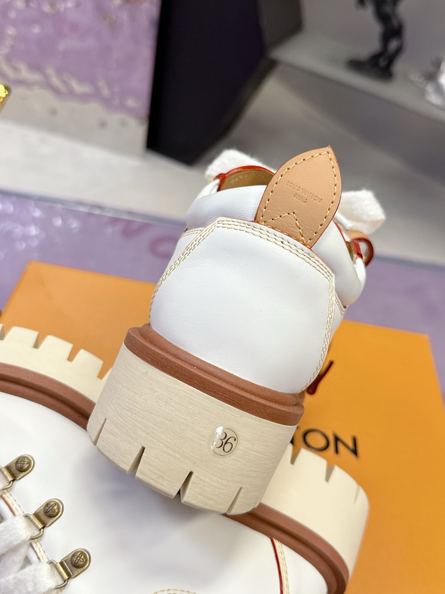 LV 26ss Sneaker White Brown Sheepskin 672128