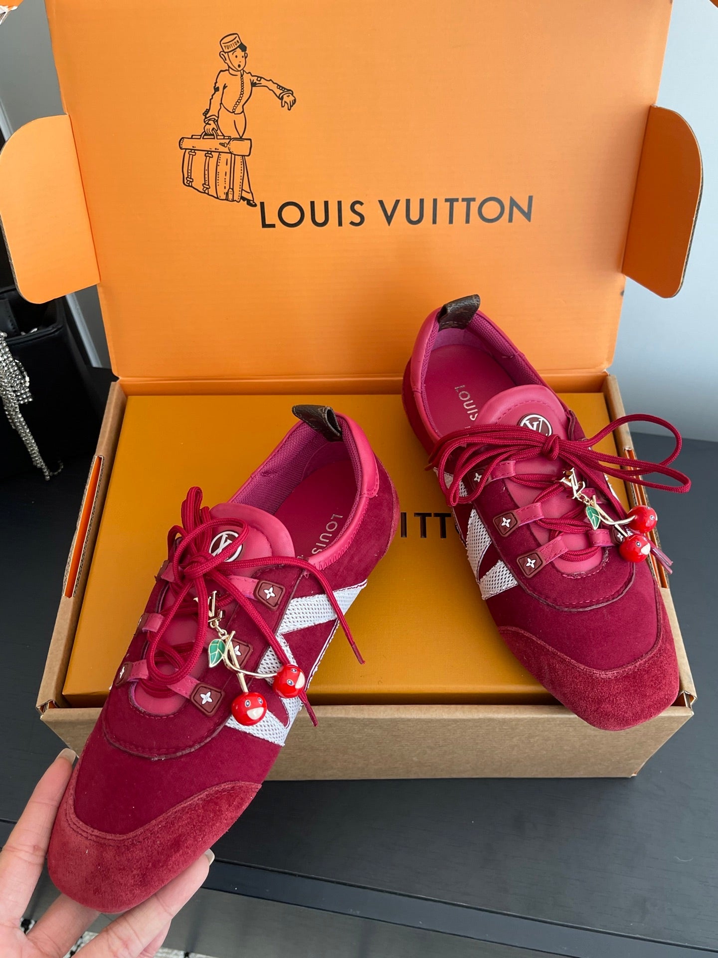 LV 26ss Ballet Sneakers Raspberry Red Velvet 631492