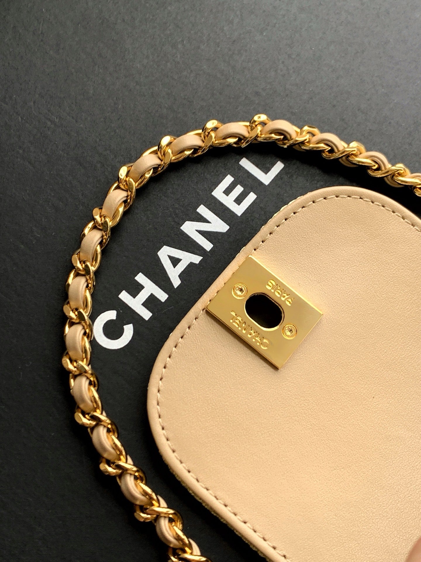 CC 2025 Woven Bag 19cm Gold Raffia Leather 296398