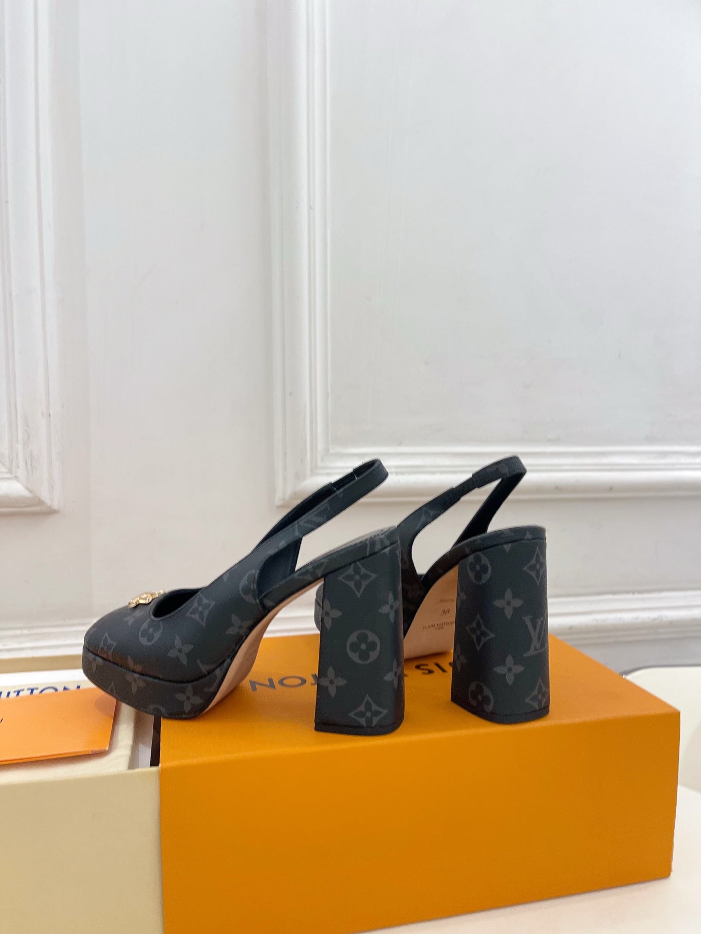 LV 26ss Platform Sandals 110 Black Monogram Leather 631923